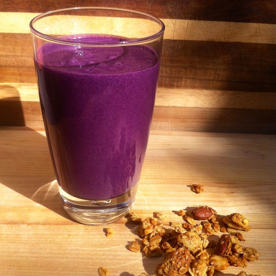 Blueberry and Granola Smoothie